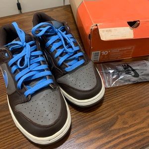 Women 10.5 Nike dunk low premium sneakers